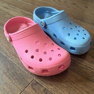 Gender Reveal Crocs? Mismatched Blue & Pink Pair – Size Women’s 9/ men’s 7
